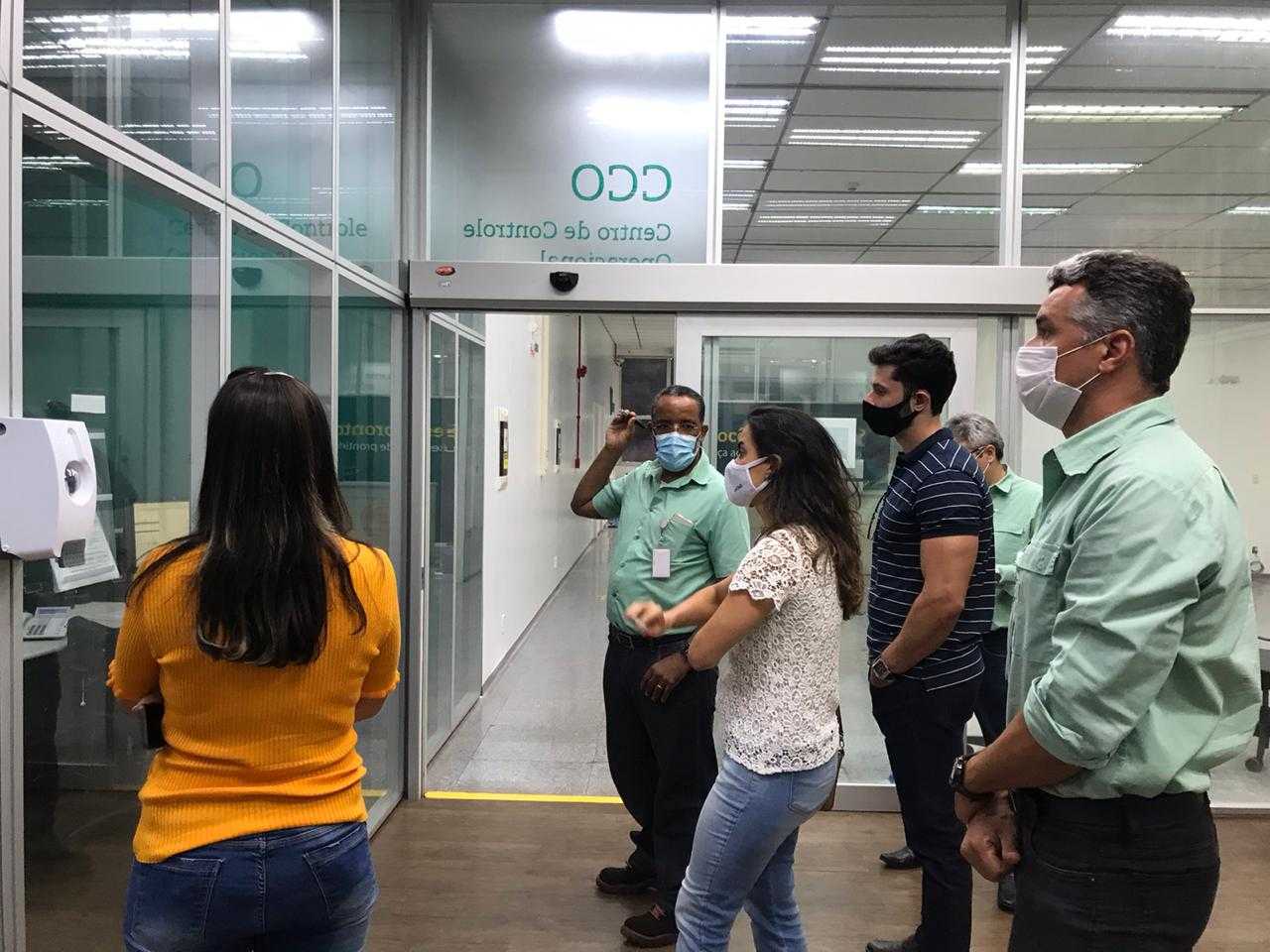 Gabriela, durante visita a controle de operações de terminal portuário…