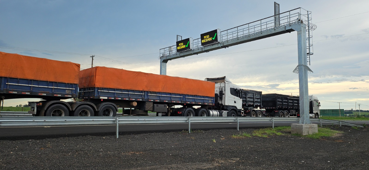 A partir de agora, veículos comerciais flagrados com excesso de peso nas rodovias próximas a Uberlândia (MG) e São Simão (GO) estarão sujeitos a autuação e multa