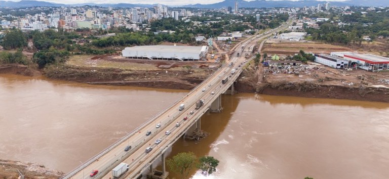 Obras emergenciais nas pontes da BR-386, entre Lajeado e Estrela (RS), estão quase concluídas