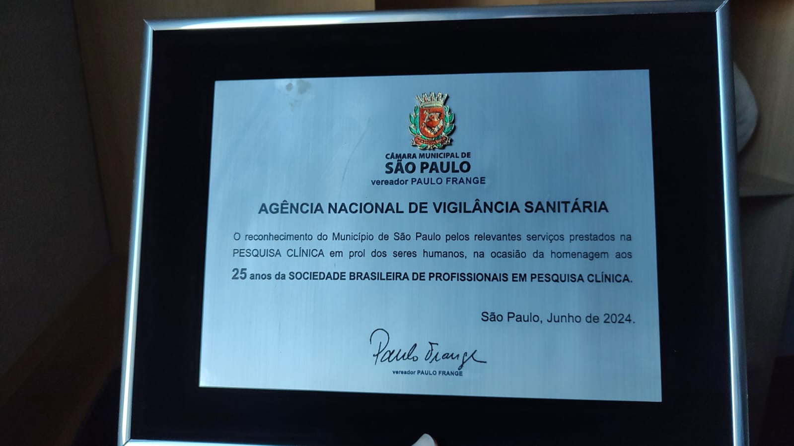 Placa em homenagem à Anvisa