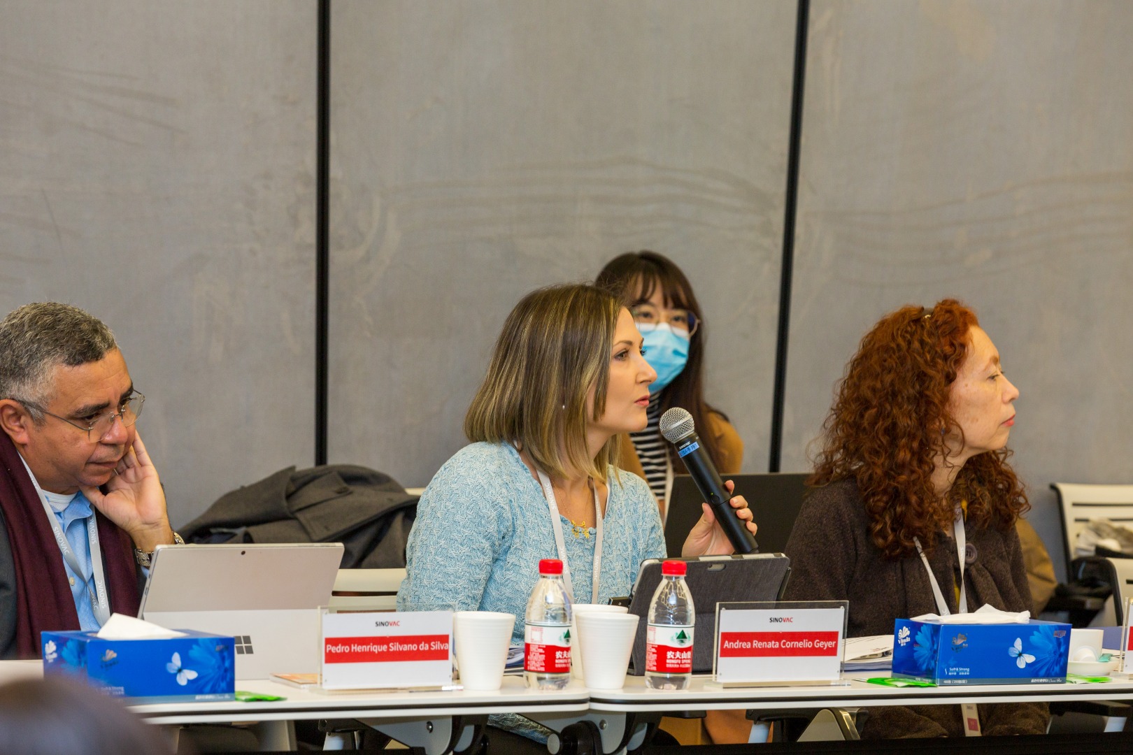 1. Inspetora líder da Anvisa Andrea Geyer na reunião de abertura da inspeção.