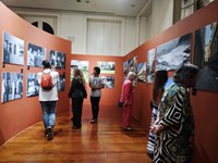Visite a exposição "Olhares Cruzados: Imagens de Duas Culturas" 