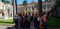Professora e alunos de mestrado visitam o Arquivo Nacional
