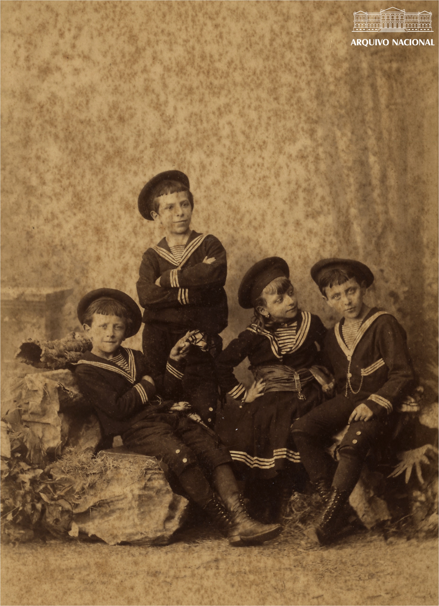 Crianças da família Faleni, [1888]. Arquivo Nacional. Fundo Fotografias Avulsas. BR_RJANRIO_O2_0_FOT_00219_001