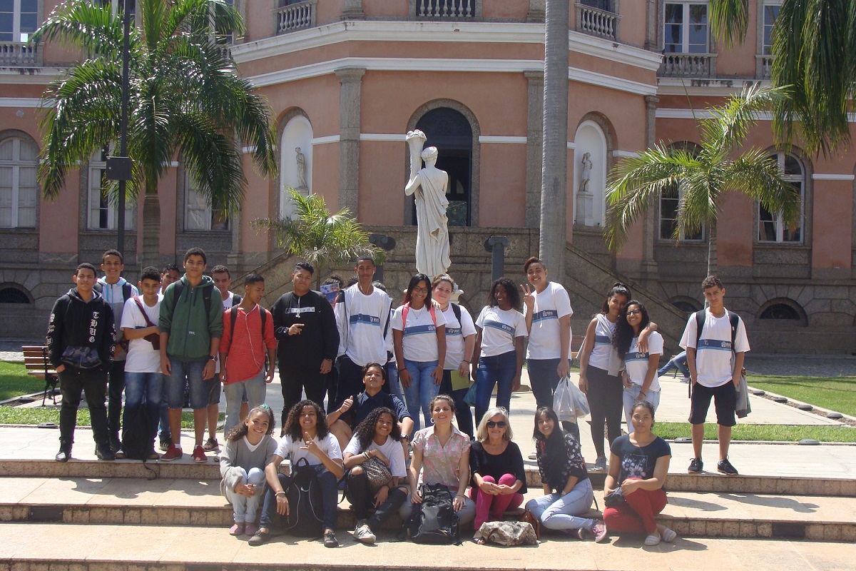 Visita-escola-Alencastro-Guimares---1.jpg