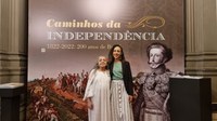 Exposição Caminhos da Independência recebe a visita de cantora e poetisa pessoa com deficiência visual