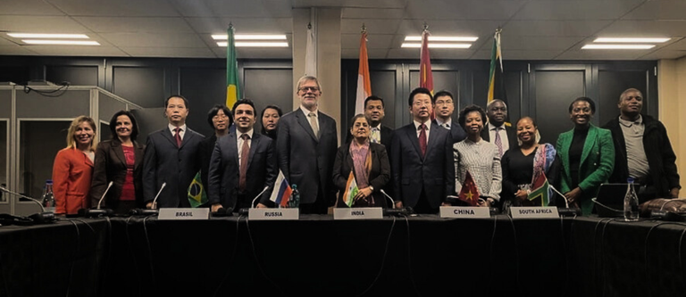 Consejero del CADE se reúne con las autoridades de competencia de los BRICS.png