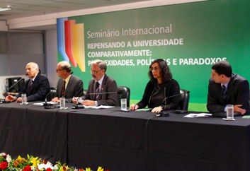 1352015-banner-destaque-educ-comparada.jpg