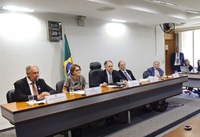 Comissão discute formação de recursos humanos para a ciência