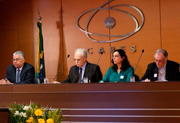 9122015-banner-destaque-seminario-educacao-comparada.jpg