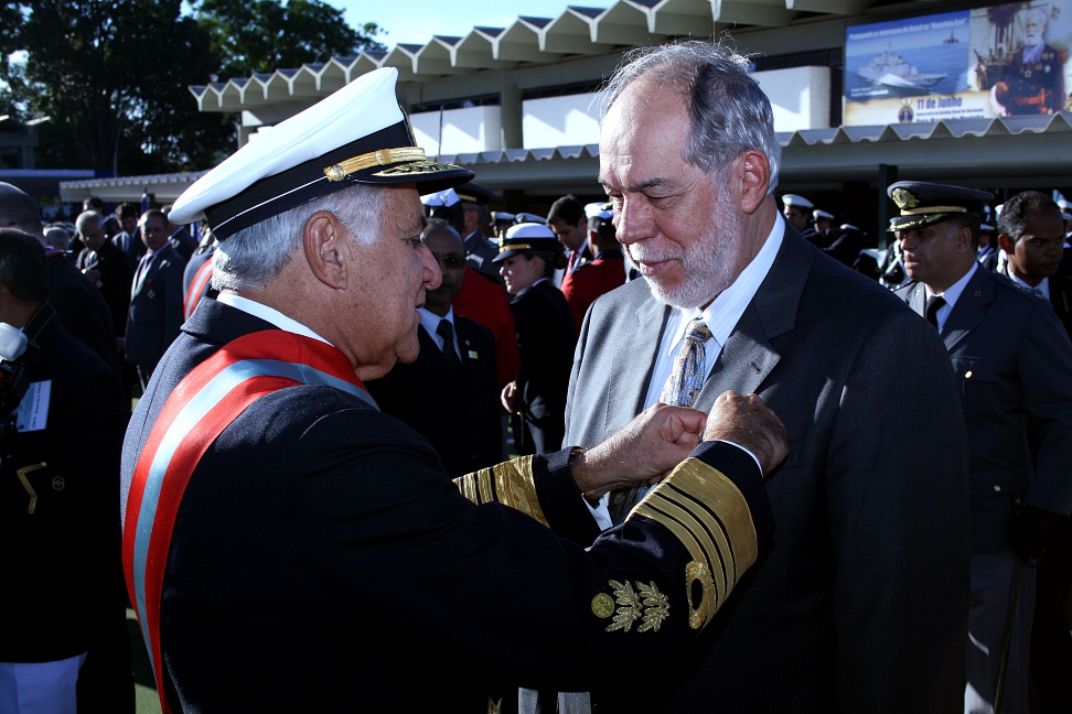 11-06-12-MedalhaOrdemNaval-ProfJorge-GF-393