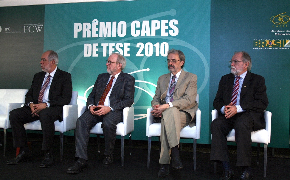 15.12.11.PremioCapesTese-2010 020