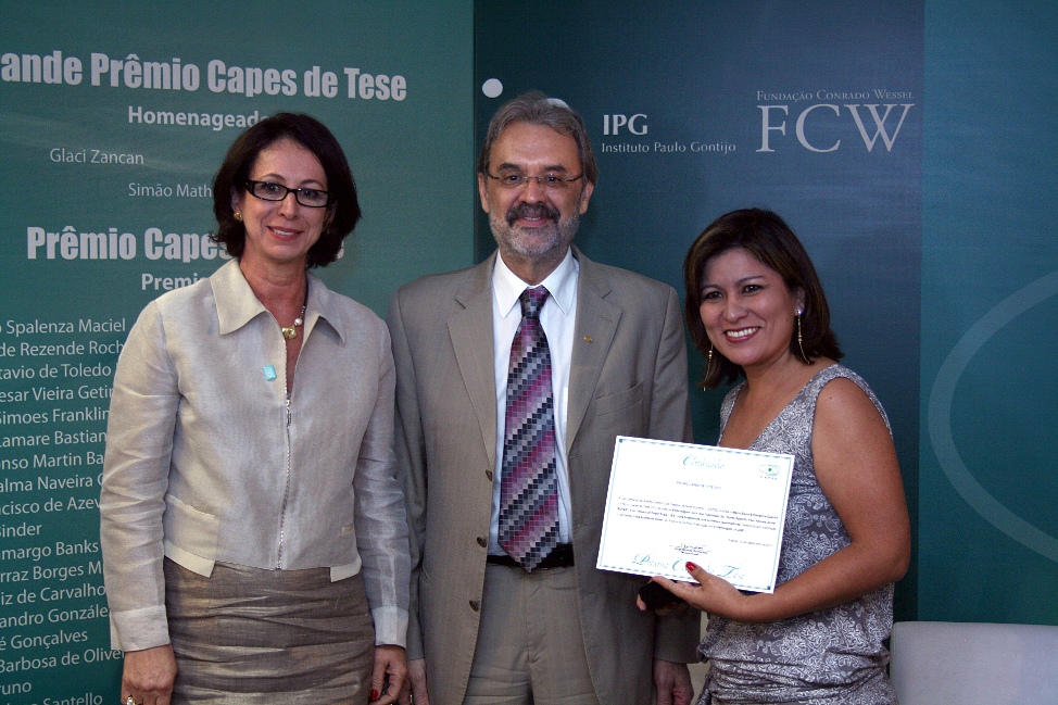 15.12.11.PremioCapesTese-2010 173