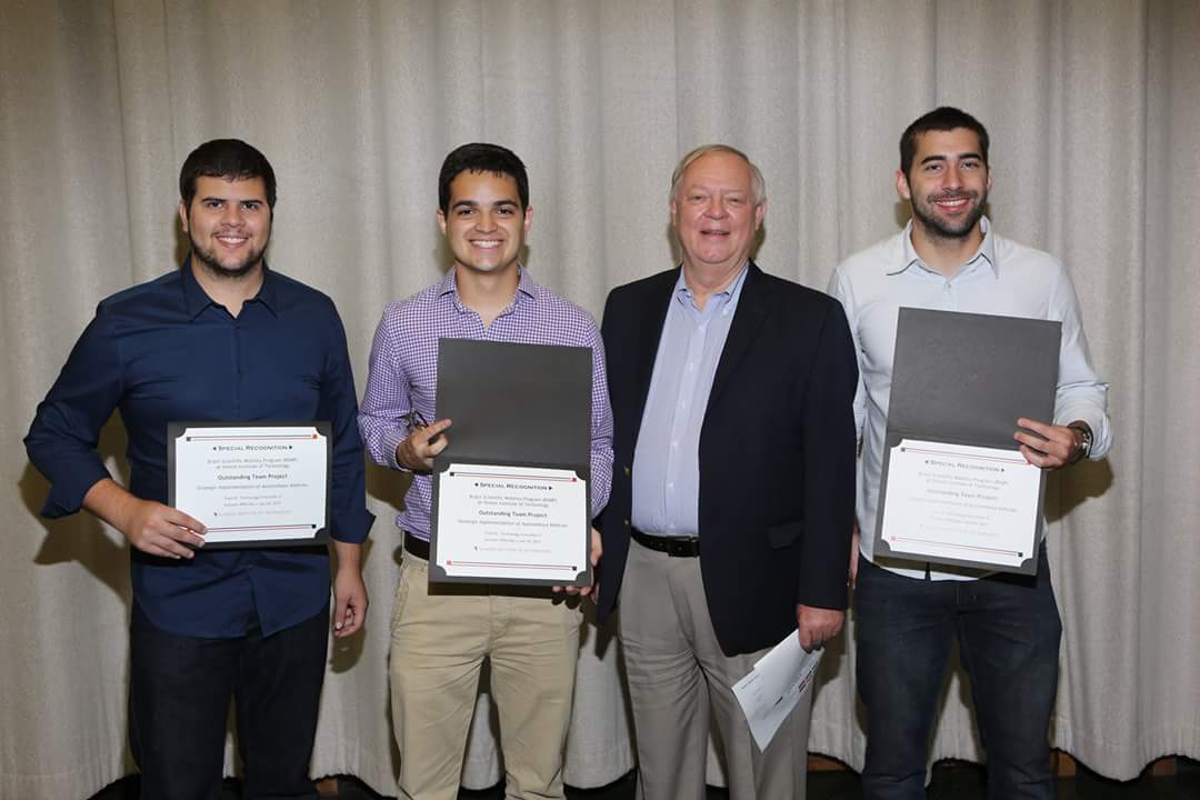 Ciro, Yuri de Sousa e Matheus Morais integram equipe que foi escolhida melhor pesquisa da área (Foto: Arquivo Pessoal)