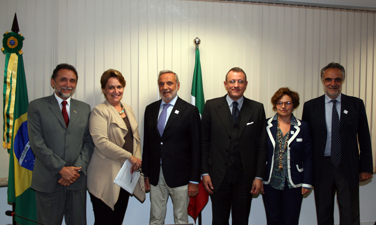 18-07-2012-reuniao-com-comissao-italiana-044