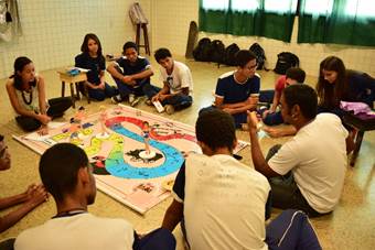 O jogo de tabuleiro surgiu a partir do desejo de criar um material didático para ser utilizado nas aulas da disciplina de artes (Foto: Pibid/UFMA)