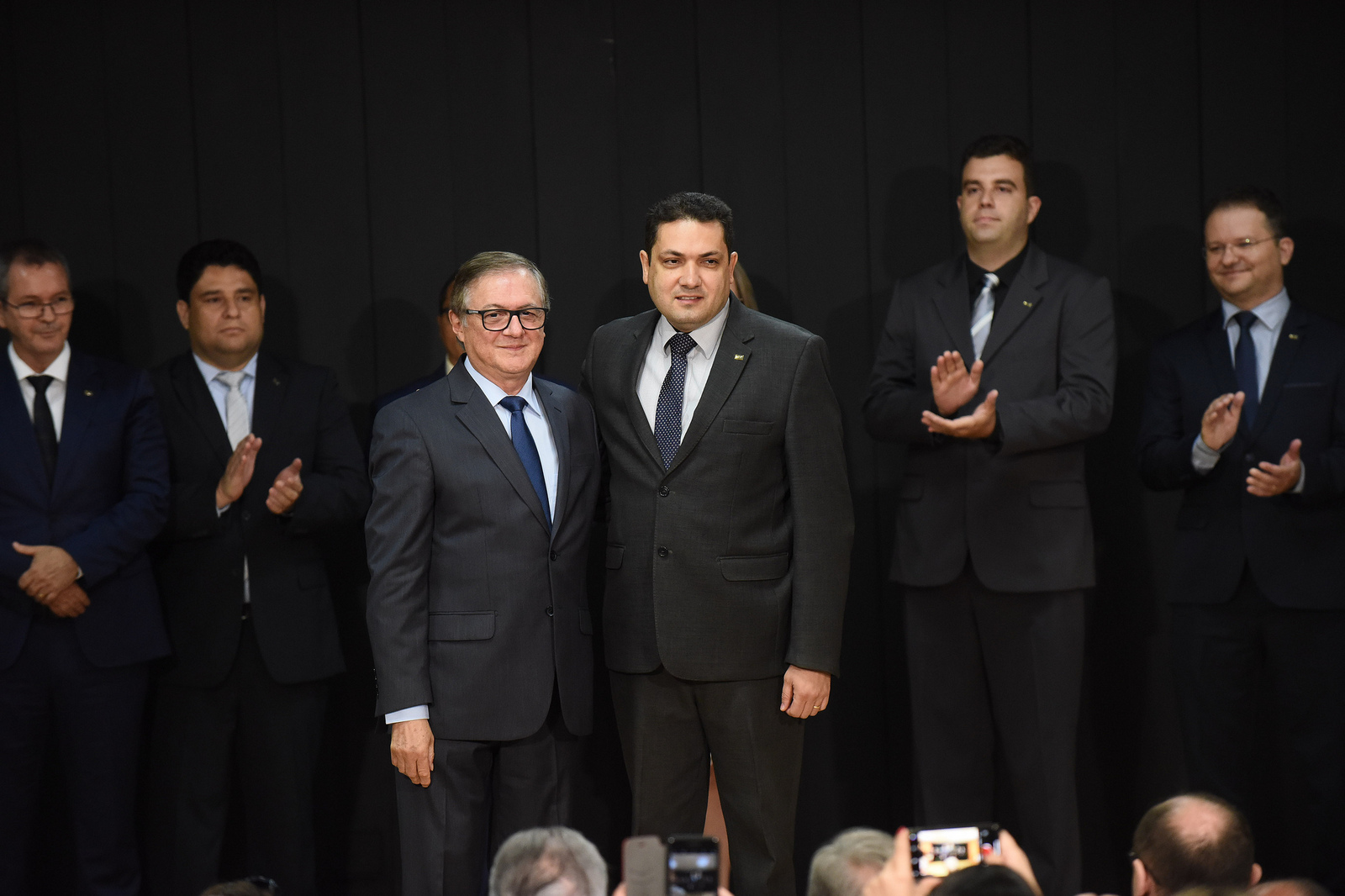 Ricardo Vélez Rodríguez e Anderson Ribeiro Correia na cerimônia de transmissão de cargo