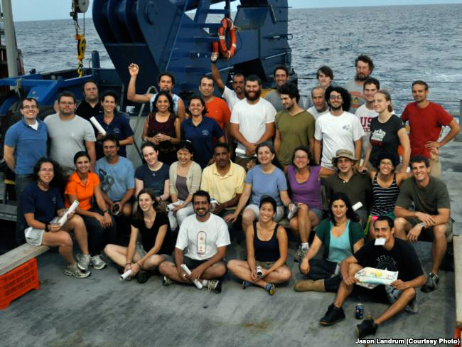 Equipe no RV Atlantis