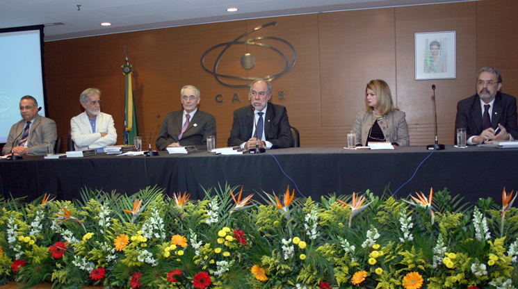 mesa-redonda-1172012-01