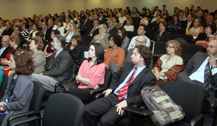 mesa-redonda-1172012-02