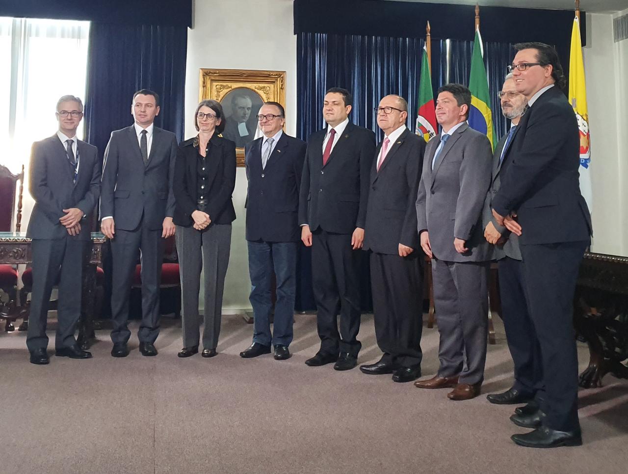 Professores Anderson Correia e Carlos Lenuzza em visita a PUC RS Foto Cláudia Guerreiro CCSCAPES