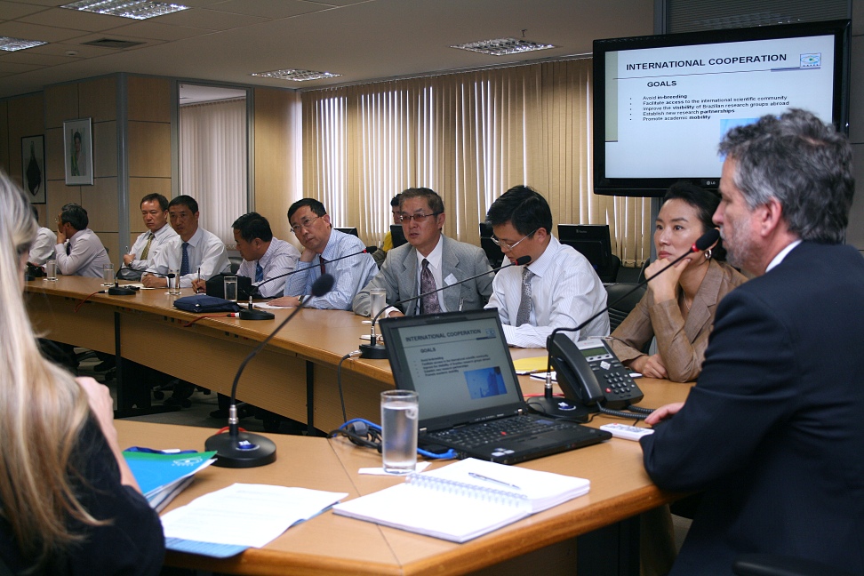 Zhang Jianguo disse constatar a firme decisão do governo brasileiro de cooperar na área de C&T (Foto: Pedro Arcanjo – ACS/Capes)