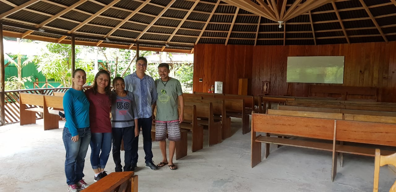 Técnicos da Diretoria de Educação à Distância da CAPES e moradores da região. 