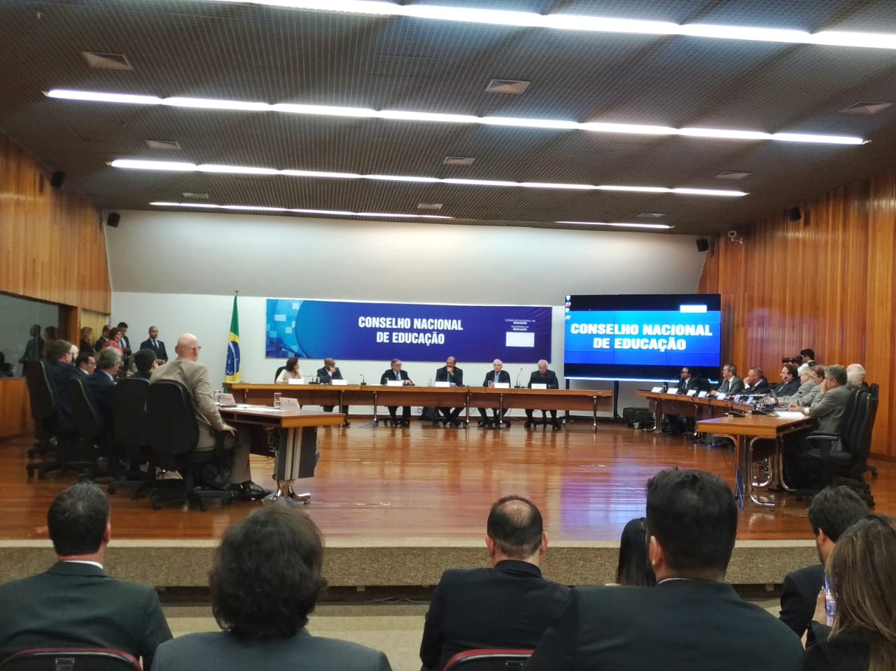 Reunião do Conselho Nacional de Educação ocorreu nesta terça-feira, 22, e contou com a presença do ministro da Educação Ricardo Vélez Rodríguez.