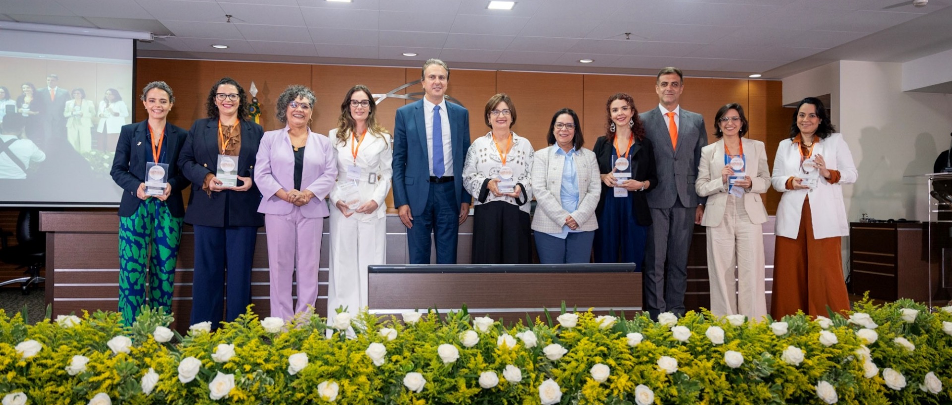 CAPES e Elsevier premiam 15 cientistas mulheres
