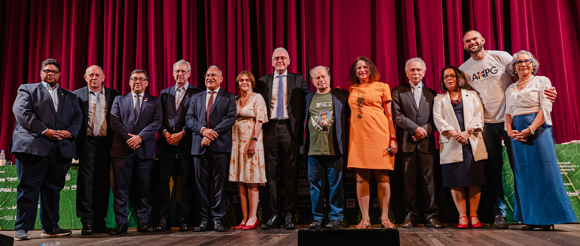 CAPES prestigia abertura e palestra de ministra da Ciência
