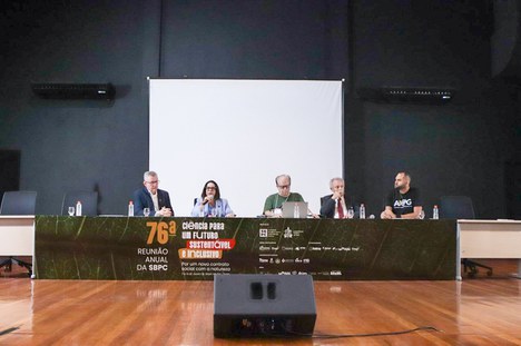 Imagem: Mesas-redondas debateram os desafios para o novo Plano Nacional de Pós-Graduação (Ester Cruz - CGCOM/CAPES)