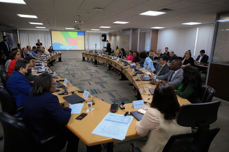 Imagem: Representantes das duas instituições (Naiara Demarco - CGCOM/CAPES) 