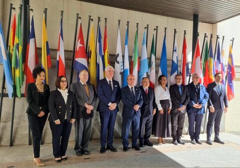Imagem: Delegação brasileira, com dirigentes do MEC e secretários estaduais de Educação (Divulgação)
