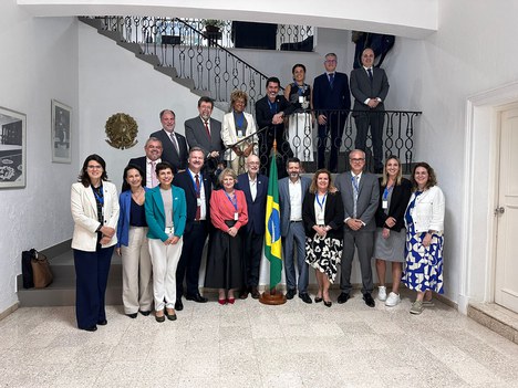 Imagem: Delegação brasileira na 4ª reunião preparatória para a CRES+5, em Cuba (Divulgação)