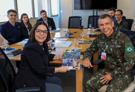 Imagem: Reunião entre a CAPES e Ministério da Defesa (Naiara Demarco - CGCOM/CAPES)
