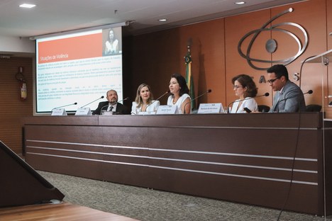 Imagem 1: Lançamento da Cartilha de Prevenção aos Assédios Moral e Sexual na CAPES (Naiara Demarco - CGCOM/CAPES)