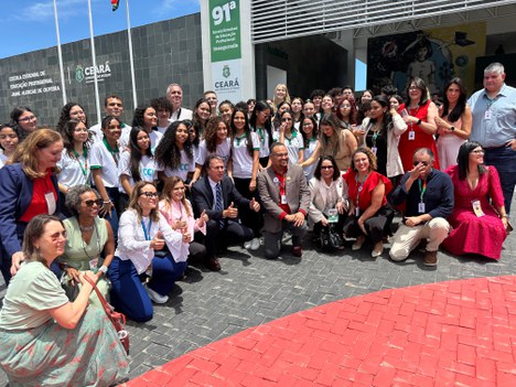 Imagem: Ministros da educação conhecem alimentação escolar brasileira (Divulgação)