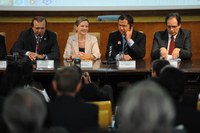 Ministra Gleisi Hoffmann destaca transparência em seminário de regulação