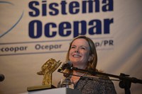 Ministra é homenageada com o Troféu Cooperativas – Orgulho do Paraná