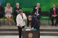 Dilma empossa novos ministros 