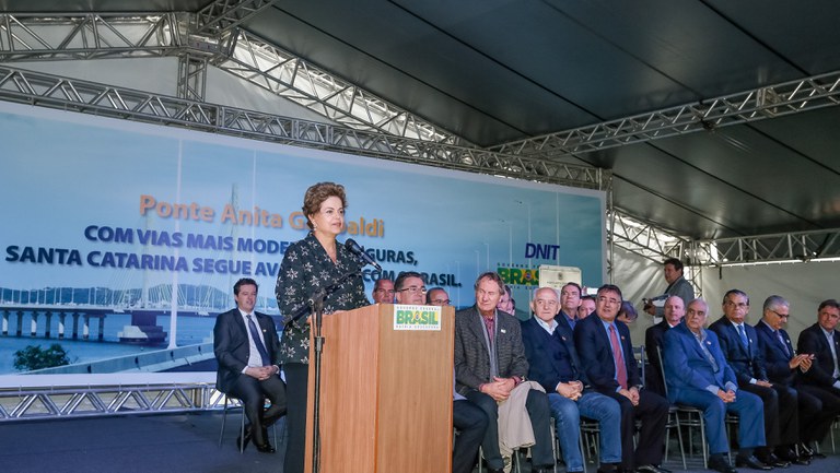 Presidenta Dilma Rousseff durante cerimônia de inauguração da ponte Anita Garibaldi. (Laguna – SC, 15/07/2015) Foto: Roberto Stuckert Filho/PR