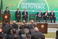 Presidenta assina Medida Provisória para modernização da gestão e responsabilidade fiscal do futebol brasileiro