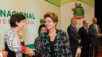 Dilma firma pacto nacional pela alimentação saudável