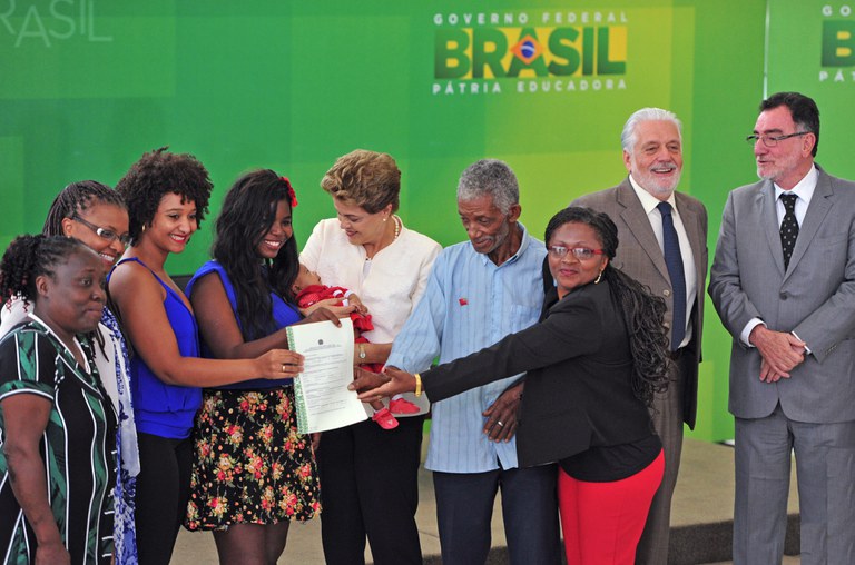 Presidenta Dilma Rousseff assina decretos e títulos de posse de terra para quilombolas