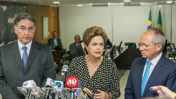 Após encontro com Fernando Pimentel e Paulo Hartung, governadores de Minas Gerais e Espírito Santo, presidenta Dilma conversou com jornalistas