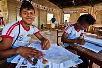 Bolsa Família aumenta a permanência de jovens na escola