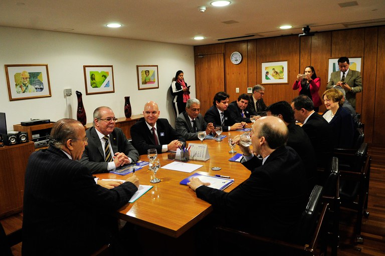 Ministro Eliseu Padilha recebeu representantes de entidades municipalistas no Palácio do Planalto