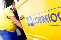 Distanciamento social: Correios realizam entrega de remédios em domicílio