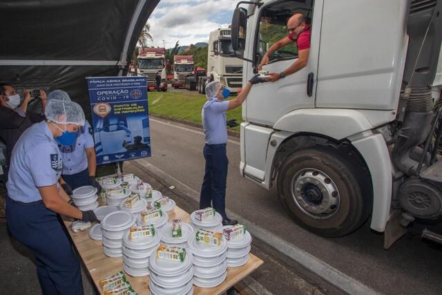 Forças Armadas arrecadam e distribuem alimentos para a população durante a pandemia