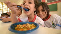 FNDE libera mais R$ 393,7 milhões para alimentação escolar